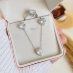 lot collier, bague, boucles d'oreilles en forme de cœur blanc, stainless steel, acier inoxydable