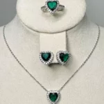 lot collier, bague, boucles d'oreilles en forme de cœur vert, stainless steel, acier inoxydable