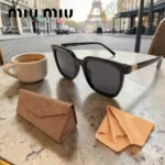 lunettes de soleil miu miu femme style wayfarer noir
