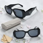 lunettes de soleil prada symbole 2026 noir