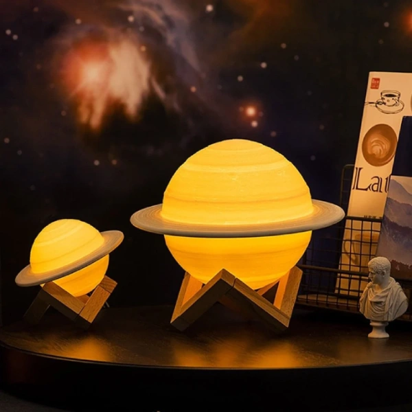 lampe veilleuse planète saturne led 3d avec socle en bois