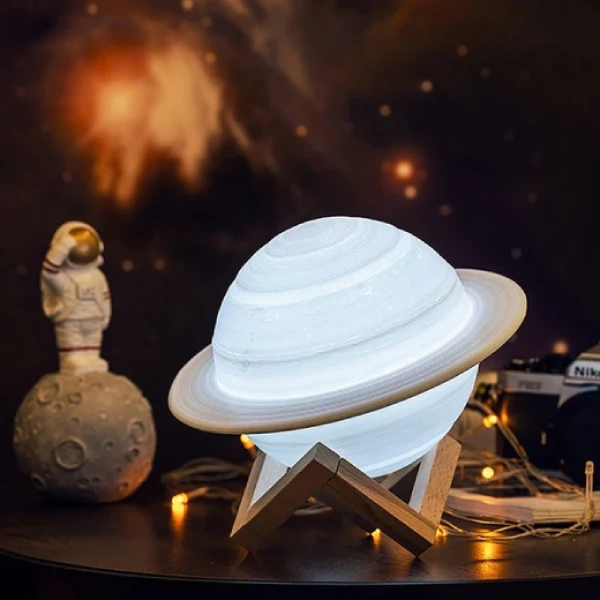 lampe veilleuse planète saturne led 3d avec socle en bois