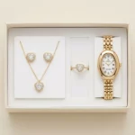 parure bijoux femme élégante montre dorée rolex collier cœur bague boucles d'oreilles strass
